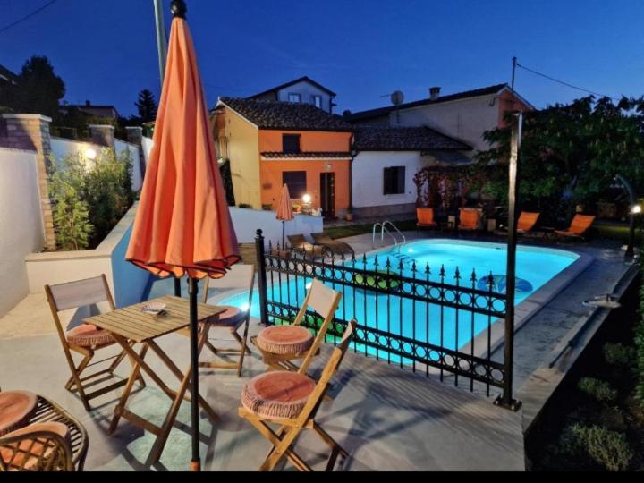 Luanas Rooms With Istrian Touch Buzet Exterior photo